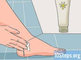 Warna kuku hitam menandakan si empunya tidak pernah merawat kuku. Cara Membuat Kaki Anda Cantik Dengan Gambar Ilmu 2021