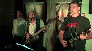 Andrei paunescu, fiul poetului adrian paunescu, a declarat, pe blogul personal, ca refacerea cenaclului flacara este un abuz, o ilegalitate si o imposibilitate, pentru ca fara adrian paunescu era cenaclul. Fiul Lui Adrian Paunescu Organizeaza Seri In Spiritul Cenaclului Flacara Buna Ziua Iasi Bzi Ro