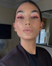 Rituel De Fille On Instagram Stunning Artistry By Hungvanngo With Our Newest Moon Drop Release Rosea Aurum Celebrity Makeup Beautiful Makeup Beauty Makeup