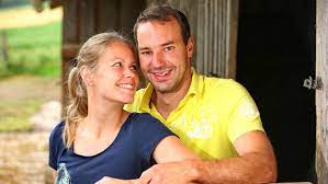 Einmal des deutschen fernsehsenders rtl und außerdem des österreichischen fernsehsenders atv, in der landwirte (später auch landwirtinnen) lebensgefährten suchen. Bauer Sucht Frau Babynews Bei Bauer Christian Und Seiner Barbara