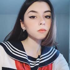 Dora Cantor's Instagram, Twitter & Facebook