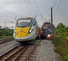 Contextual translation of bergesel into english. Tren Ets Komuter Bergesel Seorang Penumpang Cedera