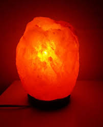 Salzkristalllampe Im Schlafzimmer Kristall Lampe Lampen Salzsteinlampe