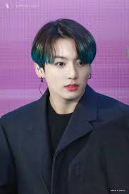 pin oleh joselyn monroy di bts jungkook 전정국 rambut hijau gaya rambut warna rambut warna warni