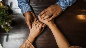 Untuk mengetahui lebih lanjut tentang hukum dan saat bertunangan kita sering mendengar istilah tukar cincin, lalu bagaimanakah hukumnya dalam islam? 15 Ucapan Selamat Tunangan Yang Indah Dan Menyentuh Hati 2021 Poskata