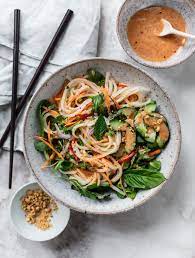 Fresh Summer Roll Rice Noodle Bowl A Healthy Fresh Vietnamese Inspired Noodle Bowl Deconstructed Fresh Summer Ro Food Noodle Bowls Recipes Raw Food Recipes