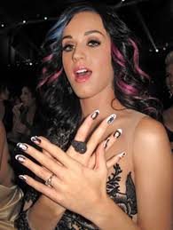 Katy Keeps Russell Close at Hand