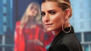 Doch dabei vergriff er sich im ton. Sophia Thomalla Fan Rakete Dieses Heisse Foto Lasst Uns Abheben Bunte De