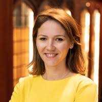 400+ profiluri „Curea”