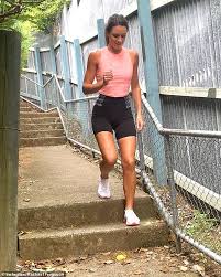It is common in people aged 60 years and above, and is one of the top three cancers seen in new zealand. Freedomroo Bowel Cancer Symptoms Kiwi Gym Bunny Reveals Early Warning Signs Everyone Should Know Australiannewsreview