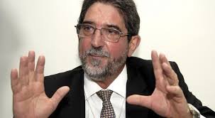 Enquanto a retomada não vem, Arcelor arruma a casa