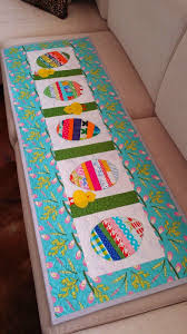 Easter Tablerunner Completed Enfeites De Pascoa Artesanato De Pascoa Patchwork