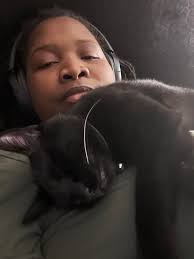 There are 2 cats in this picture