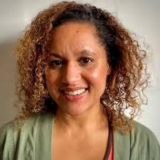 Kerry Newell's Instagram, Twitter & Facebook