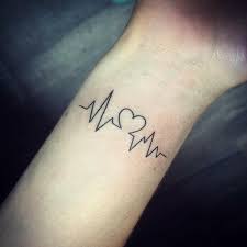 Herzschlag Tattoo Fotos 70 Inspirierende Ideen Homedesign Herzschlag Tattoo Herz Tattoo Tattoo Ideen