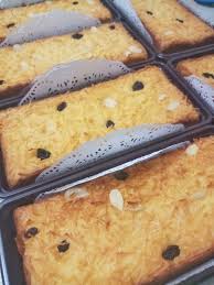 Atau gunakan gelas air minum biasa dan takar dengan perkiraan anda. Bolu Tape Keju