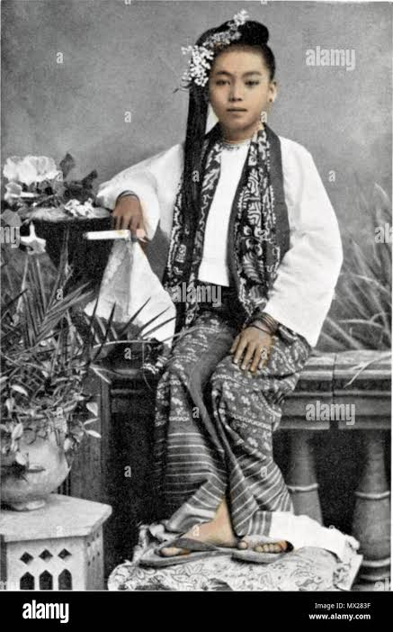 Historic asian fashion hi-res stock photography and images - Alamy