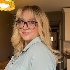 Alysia Barber's Instagram, Twitter & Facebook