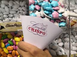Ad ogni ricorrenza, anniversario e occasione speciale dobbiamo abbinare il giusto colore dei confetti. Il Colore Dei Confetti Per Le Cerimonie Il Colore Giusto Secondo L Occasione Crispo