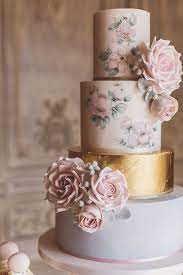 We're loving the watercolor decorating technique. 57 Chic Vintage Style Wedding Cakes With An Old World Feel Weddingomania