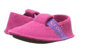 Only 1 available and it's in 2 people's carts. The 11 Best Slippers Of 2021