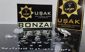 Jun 13, 2021 · meyve suyu paketine gizlenmiş uyuşturucu ele geçirildi van'ın muradiye ilçesinde, jandarma ekipleri tarafından yapılan çalışmalarda meyve suyu paketi içerisine gizlenmiş 50 gram metamfetamin ele geçirildi. Usak Ta Uyusturucu Operasyonu