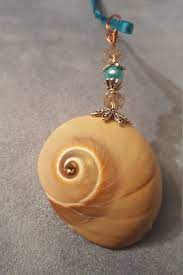 Get inspired by these beautiful & simple diy christmas ornaments ideas to decorate christmas tree and making amazing hand crafted gifts for holiday. Sea Shell Christmas Ornament By Whatsnextdesign On Etsy Seashell Jewelry Seashell Jewelry Diy Shells