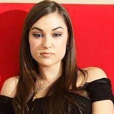 Natasha Loaiza - YouTube