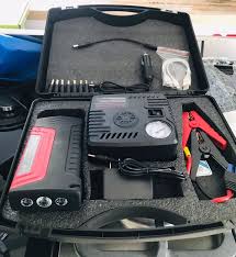 Jumper Starter + Compresor de Aire 68,800 mAh (Modelo SB-01)  Características: •Carga todo tipo de dispositivo •Arranca baterías de  vehículos •Infla neumáticos ¡Todo esto por solo $2,950 pesos!