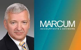 Robert Heydt's Instagram, Twitter & Facebook