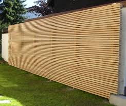 Gartentisch und gartenstühle machen die terrasse zu einer. Holzzaune Rundholzprodukte Holz Im Garten Roland Krammer Petting Sichtschutz Holz Im Garten Sichtschutz Garten Gartensichtschutz