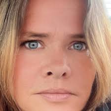 Orthopedic Surgeon Dr. Kevin Pugh explains the advantages of having an  anterior hip replacement, including quicker recovery time for patients.  Watch to learn more. Surgeons at the Orthopedic Surgery and Sports Medicine