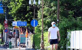 Từ 24/7, thành phố siết chặt hơn nhiều quy định trong giai đoạn giãn cách, thu hẹp nhóm đối tượng được. Ä'em Trong Thanh Phá»' Gian Cach Xa Há»™i