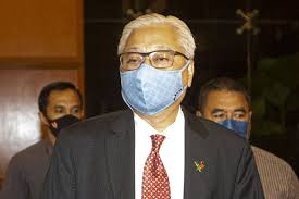 In a facebook post addressed to ismail sabri, syed saddiq said that all mps were required to wear a mask and be separated by glass panels even though they were vaccinated. Lpw G Ychwzg7m