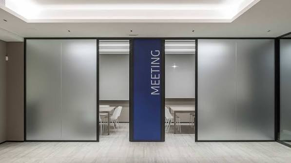 Satin Acid Etched Glass in Office Partitions and Meeting Rooms