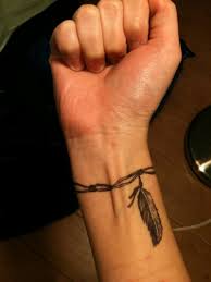 Armband tattoo women handgelenk armband tattoo frau. Armband Tattoo Symbole Und Bedeutungen Tattoos Zenideen