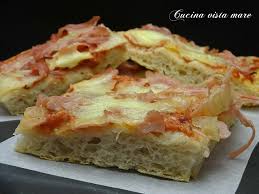 Prendete la pasta madre che di solito buttate via prima di fare un rinfresco, per questa ricetta ne servono 200 gr. Pizza Con Esubero Di Pasta Madre