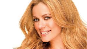 Η ηθοποιός κάνει ανταύγειες στα μαλλιά της και μοιράστηκε με τους διαδικτυακούς της φίλους μια φωτογραφία. Pws Htan H Zeta Makrypoylia Sta 22 Ths Photo Karfitsa Gr