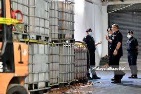 Mandi sungai batu 12 gombak. 40 Tong Bahan Kimia Ditemui Dipercayai Ada Kaitan Pencemaran Sungai Selangor