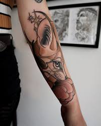 Image tatouage femme poitrine : 100 Magnifiques Tatouages Avant Bras Pour Femme Tatouez