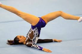 Senam irama atau disebut juga senam ritmik adalah senam dengan gerakan yang mengikuti irama yang berupa tepukan tangan, ketukan, nyanyian musik dan lain sebagainya. Ragam Elemen Gerak Dan Sejarah Awal Senam Irama Di Olimpiade Halaman All Kompas Com