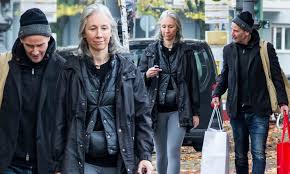 Born september 2, 1964) is a canadian actor. Keanu Reeves Enjoys A Stroll With Girlfriend Alexandra Grant In Berlin Daily Mail Online