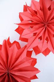 Wie man aus butterbrottüten einfache weihnachtssterne basteln kann. Weihnachtssterne Aus Roten Butterbrottuten Calistas Traum