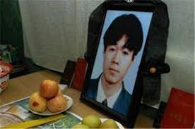 女子将男友杀害后藏尸阁楼十年，发现时，只剩下一堆白骨-腾讯新闻