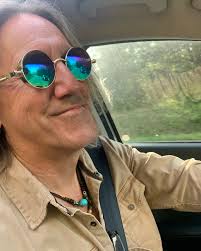 riding the line between “it's so over” and “we're so back” so seamlessly  you'd think i was a pro