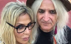 Την επικοινωνία που είχε με σύμβουλο του κυριάκου μητσοτάκη, μετά την ανοιχτή επιστολή της προς τον πρωθυπουργό και την πρόεδρο της δημοκρατίας κατερίνα σακελλαροπούλου, γνωστοποίησε η ζέτα δούκα. Nikos Karbelas Emfanisthke Meta Apo Poly Kairo Daisy Gr
