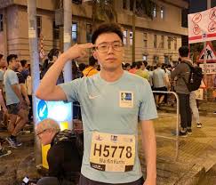 前職業電競選手「toyz」退役後，轉行當起實況主兼 youtuber，除了遊戲實況，也會拍 3c、汽車開箱。日前，他上傳一支「零元競標特斯拉」的影片，將競標過程全都錄，引發網友熱烈討論。 toyz 因試乘朋友的 tesla model x performance 後，對特斯拉很有好感，決定報名參加「特斯拉競標活動」，看能否幸運. Toyzè¢«é€¼è¡¨æ…‹é¦™æ¸¯å•é¡Œ ä»–æ€'å›ž266å­— æ…¢èµ°ä¸é€ ä¸‹å ´æ…˜äº† å¨›æ¨‚ ä¸­æ™‚æ–°èžç¶²