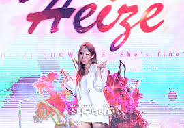 헤이즈 1탄, 헤이즈 발, (heize), 연예인 네일아트 페디큐어 4k (watching tv). ì»¤íŠ¼ì½œ í—¤ì´ì¦ˆìŠ¤ëŸ½ê±°ë‚˜ í—¤ì´ì¦ˆìŠ¤ëŸ½ì§€ ì•Šê±°ë‚˜ ì‰¬ì¦ˆ íŒŒì¸ ìŠ¤íƒ€íˆ¬ë°ì´