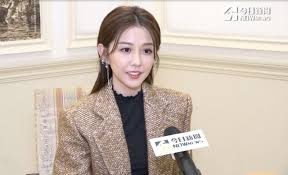 邵雨薇超话 #预支未来# #邵雨薇预支未来# 210802【sns更新】 在自我价值的实现中最怕迷了航，搞不清楚方向不知道该努力什么或是正在努力什么。 大部份的人偶尔总是会在此时晕头转向吧？ é‚µé›¨è–‡åœ¨å¤–ä¸æ•¢å–é†‰ é™¤éžæœ‰èª°é€æˆ'å›žå®¶ æ‰é¡˜æ„å– å¨›æ¨‚ Nownewsä»Šæ—¥æ–°èž