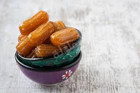 يُرفع بلح الشام من على النار ،ويصفى من الزيت ثم يغمس في القطر البارد. Ø·Ø±ÙŠÙ‚Ø© Ø¹Ù…Ù„ Ø¨Ù„Ø­ Ø§Ù„Ø´Ø§Ù… Ø´Ù…Ù„ÙˆÙ„Ø©